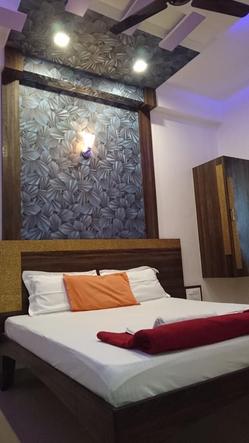 Yuvraj Lodge Osmanabad ภายนอก รูปภาพ