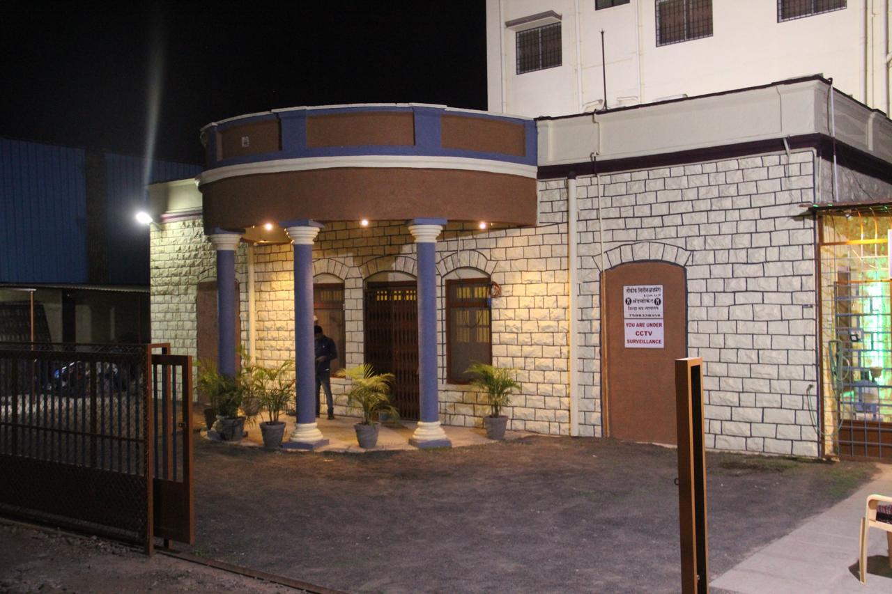 Yuvraj Lodge Osmanabad ภายนอก รูปภาพ