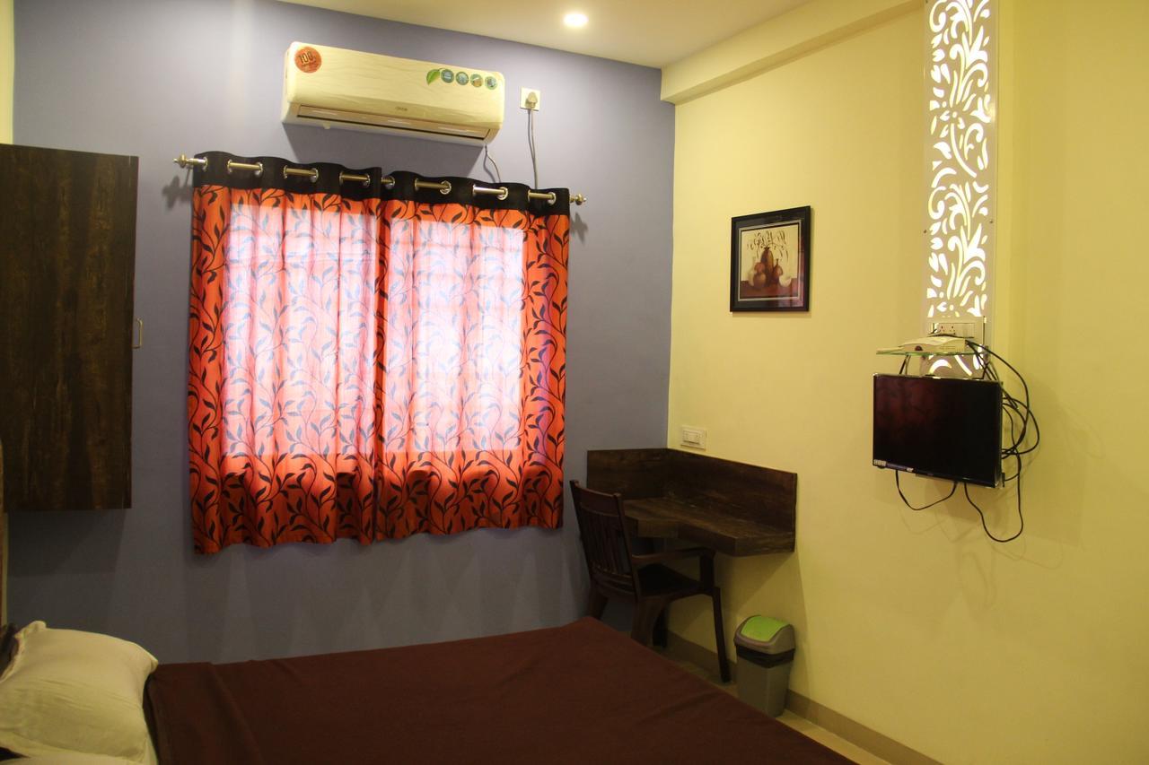 Yuvraj Lodge Osmanabad ภายนอก รูปภาพ