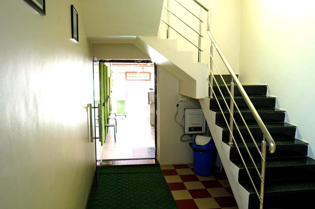 Yuvraj Lodge Osmanabad ภายนอก รูปภาพ