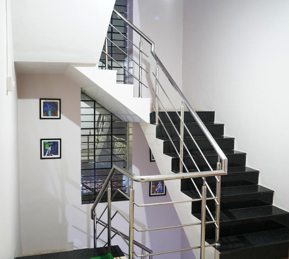 Yuvraj Lodge Osmanabad ภายนอก รูปภาพ